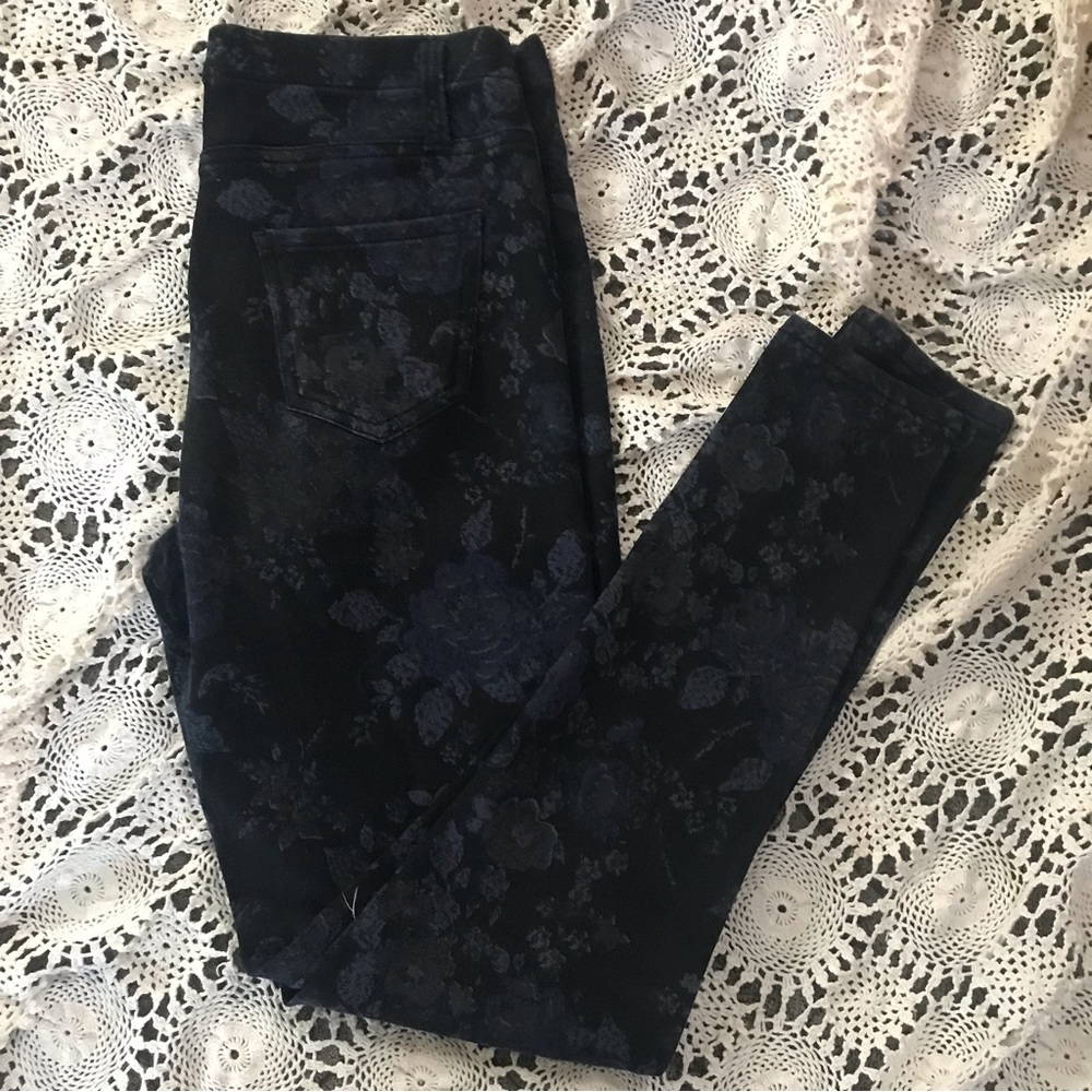 Faded Glory Flowered Jeggings - Size Medium